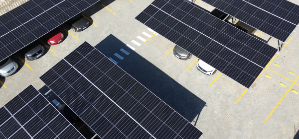 Estacionamento com placas solares