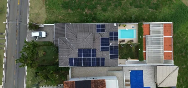 Projeto de casa residencial com placa solar